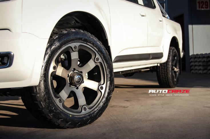 HOLDEN COLORADO BEAST BLACK & MACHINED WITH DARK TINT